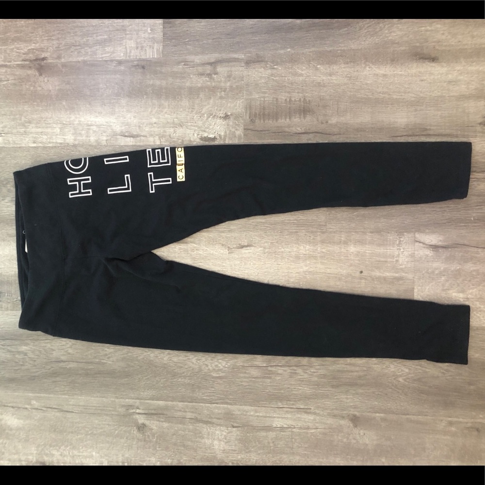 These are comfy Hollister leggings.